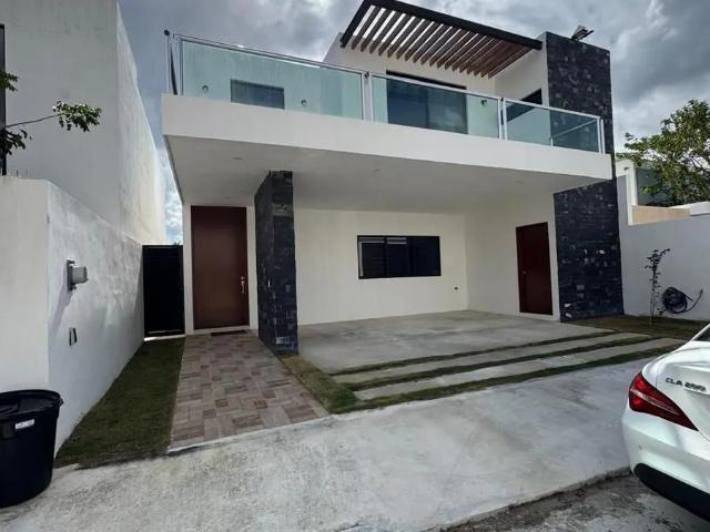 CASA EN RENTA EQUIPADA, PRIVADA EN CONKAL