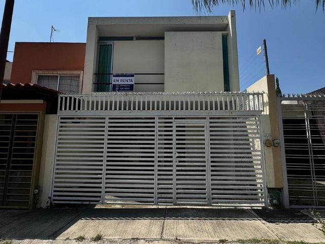 casa en renta | espacios amplios y gran jardín | valdepeñas