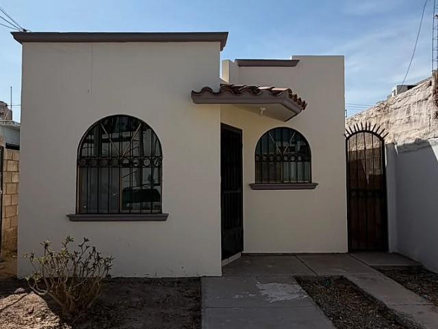 CASA EN RENTA FUENTES DEL BOSQUE