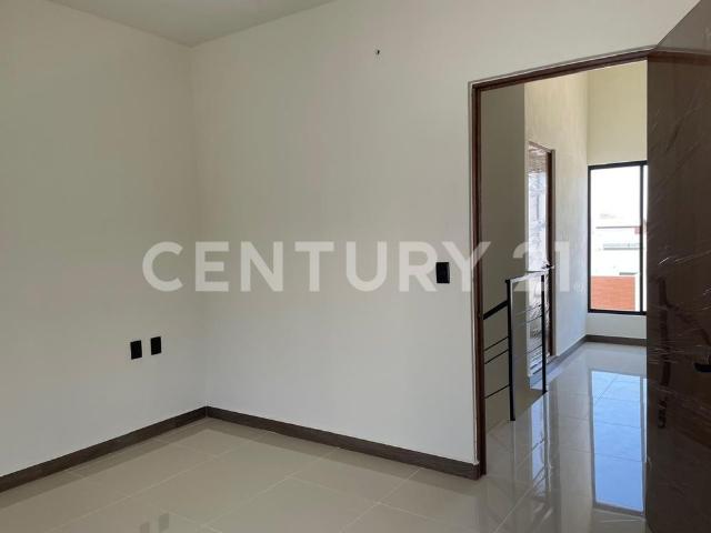 CASA EN RENTA FRACC. MONTELLANO II