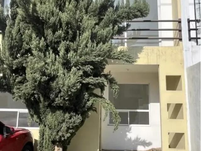 Casa en renta Fracc. Bosques de Cantabria, Toluca, Mex