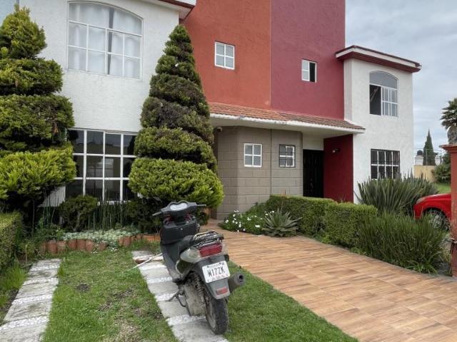 CASA EN RENTA FRACC. LA GALIA ENTRE PLAZA SENDERO Y EL AEROPUERTO DE TOLICA