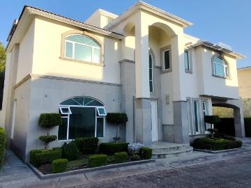 CASA EN RENTA FRACC. REAL DE ARCOS SAN FRANCISCO COAXUSCO METEPEC