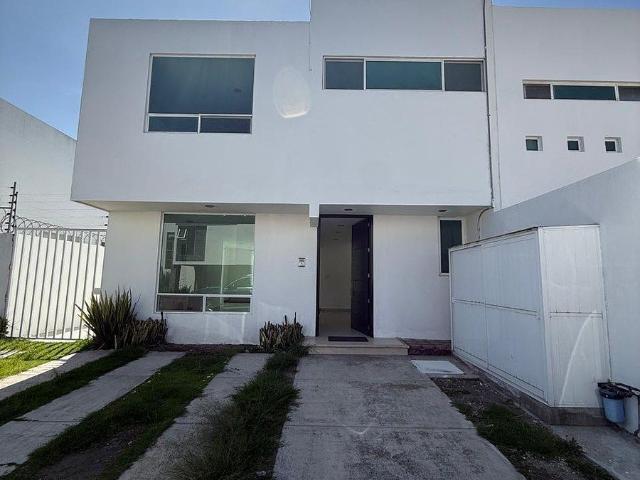 Casa en renta Fracc. Real de Palmas Momoxpan