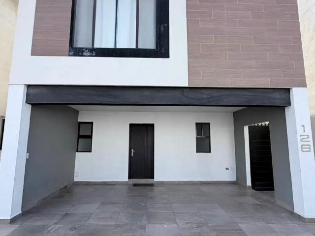 CASA EN RENTA FRACC. TRIANA AL PONIENTE DE SALTILLO