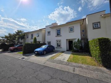 CASA EN RENTA FRACC. VILLA ROMANA SAN LORENZO COACALCO EN METEPEC