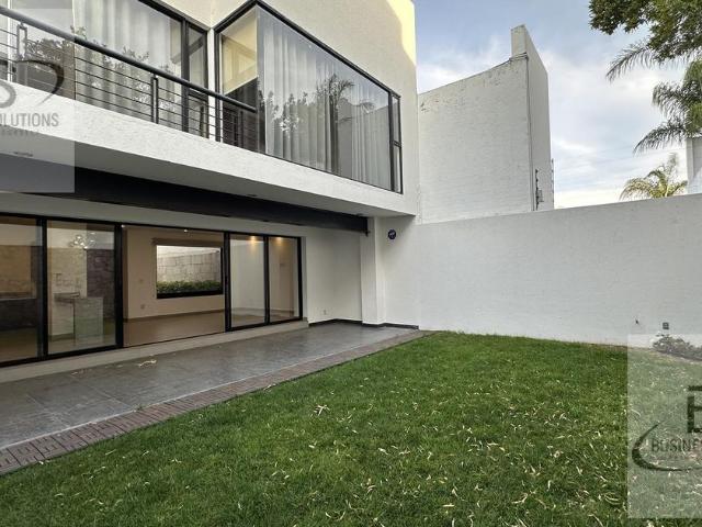 Casa en renta Fraccionamiento Cumbres Del Lago, Municipio De Querétaro
