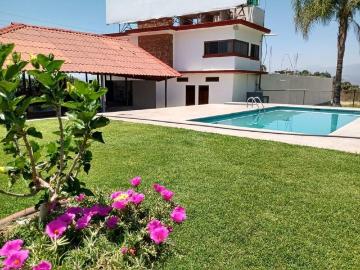 Casa en renta Fraccionamiento El Tezcal, Tehuixtlera, Cocoyoc, Morelos, México