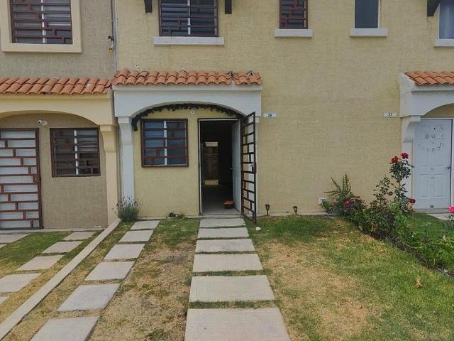 Casa en renta frente a la alberca en Residencial Stanza punta norte