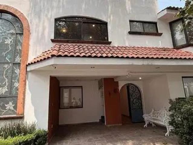 Casa En Renta Frente A Parque | 3 Recámaras, 2 Estudios Y Jardín | Condominio Pr