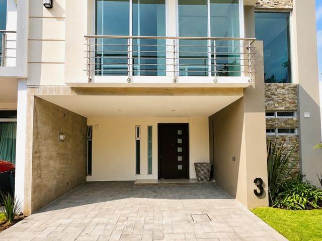 CASA EN RENTA FRENTE A PARQUE EN COTO ALTHEA EN ZAPOPAN