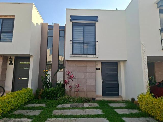 CASA EN RENTA FRENTE A ?REA VERDE, FRACCIONAMIENTO PRIVADO AIR?N ZONA SUR A DOS CALLES DE BLVD AEROPUERTO