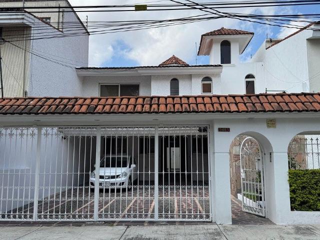 Casa en Renta Ideal Para Oficinas Col Jardines Universidad
