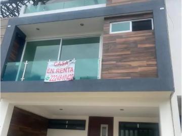 CASA EN RENTA IMPECABLE, EN FRACCIONAMIENTO ARBOLEDAS DEL PEDREGAL, 3 RECAMARAS, 3 ½ BAÑOS, ESTACION