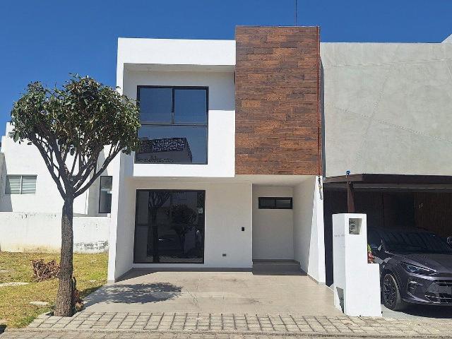 Casa en Renta Juan C Bonilla Puebla con Jardín y Cocina Equipada