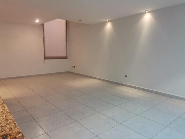 CASA EN RENTA JARDINES SANTA FE LE?N, GTO. A 4 MINUTOS DE LA IBERO CERCA DE ZONAS COMERCIALES