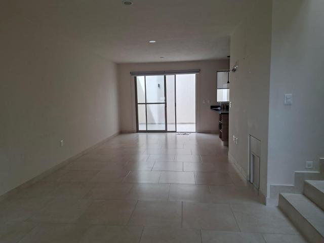 CASA EN RENTA LYRATA RESIDENCIAL LEON, GTO ONA NORTE SOBRE BLV. HIDALGO,UBICADA EN ESQUINA