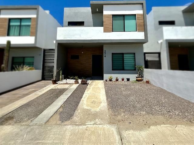 Casa en renta l Residencial Privado Altavela