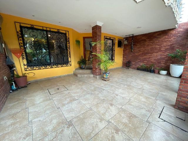 CASA EN RENTA LA ESTANCIA
