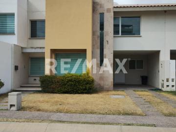 CASA EN RENTA LA PLAZUELA, AL NORPONIENTE
