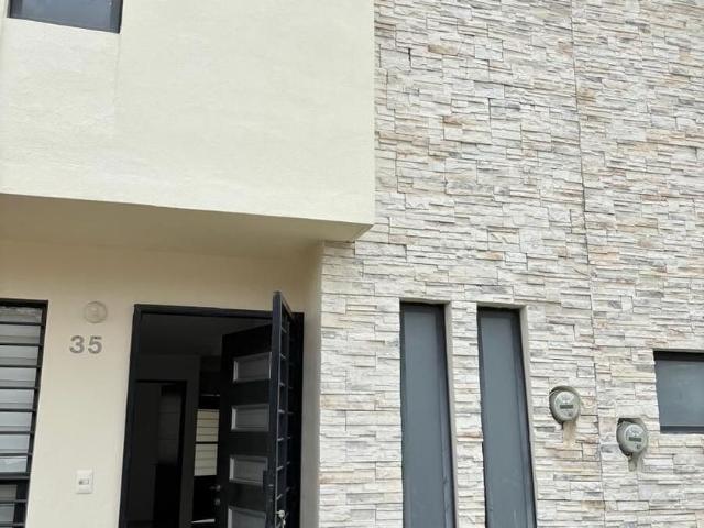 Casa en renta La Venta Del Astillero, Zapopan, Región Centro, Jalisco, 45221, México