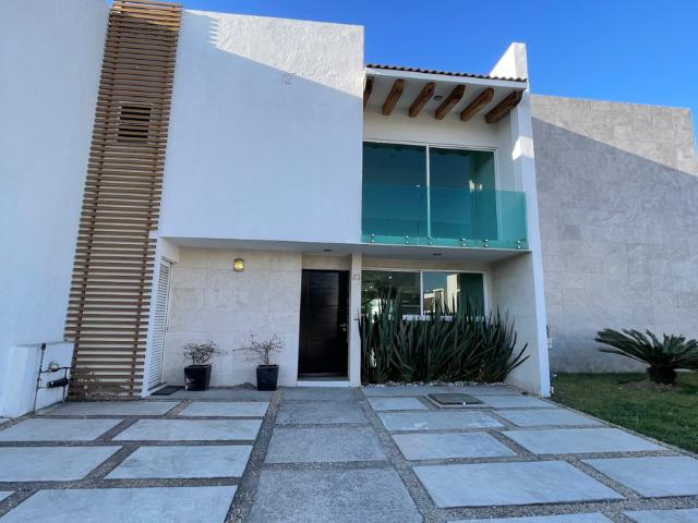 Casa en RENTA LOMAS DE ANGELOPOLIS