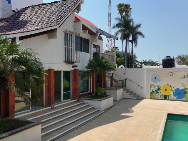 Casa en Renta Lomas de Cortés: Exclusiva Residencia con 800 m² de Jardín y Alberca