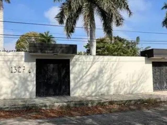 Casa En Renta, Los Arcos Con Alberca Y Paneles Solares