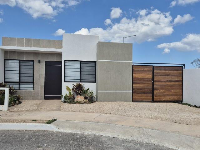 Nueva y Amueblada Casa en Renta, Los Héroes Mérida