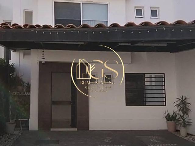 CASA EN RENTA PUERTA DE PIEDRA COTO 2 CELAYA