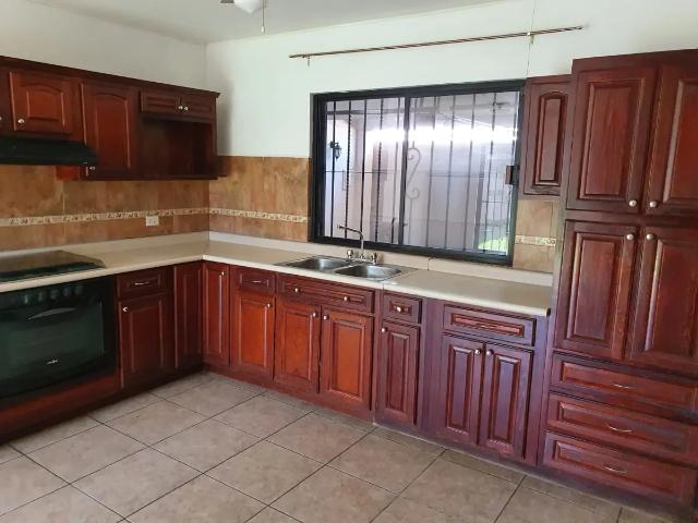 CASA EN RENTA PARA OFICINAS EXCELENTE UBICACION