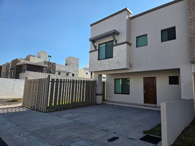 Casa en Renta Perfecta Para Mascotas Grandes en La Vista Residencial