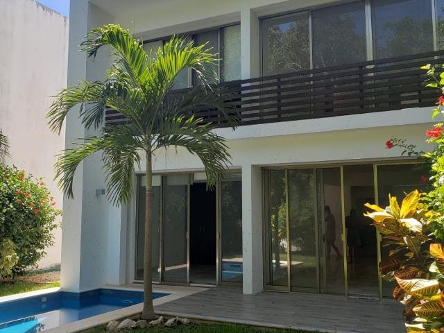 casa en renta playacar fase ii con alberca privada
