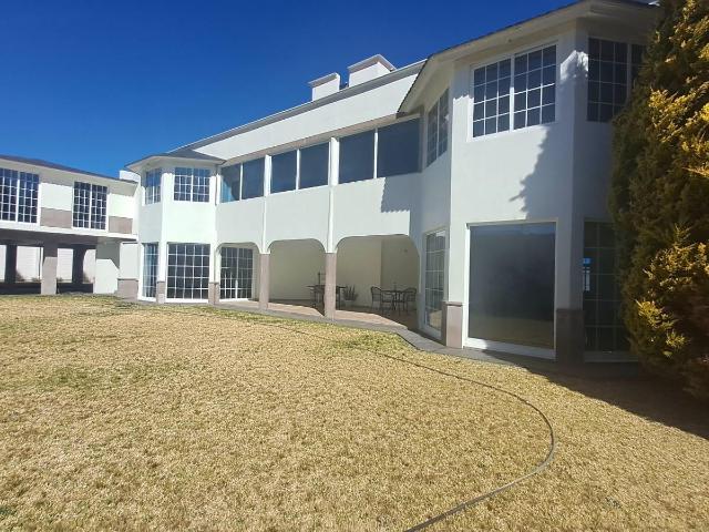 Casa en renta, por av. Pacifico, Cacalomacan