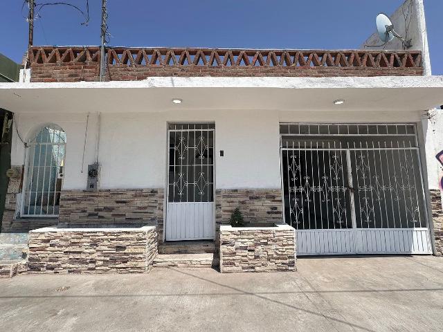 CASA EN RENTA POR LA SEP LA PAZ BCS
