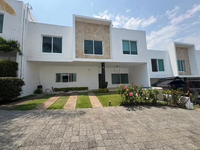CASA EN RENTA PRIVADA DE SOLO 4 CASAS