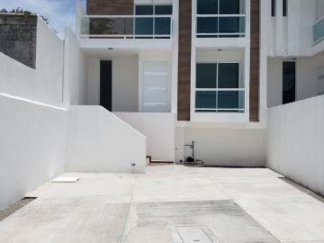 Casa en renta Privada Los Fresnos, Pueblo Heroico De La Trinidad Tepehitec, Tlaxcala, México