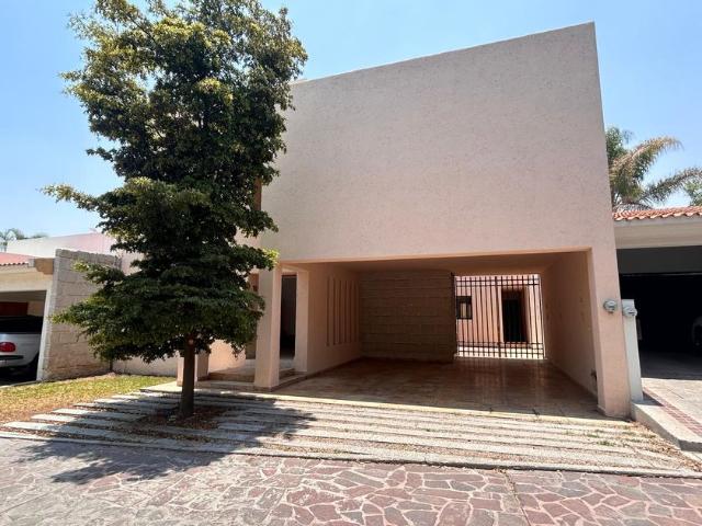 Casa en renta Privada Los Pinos, Fraccionamiento Las Haciendas, San Luis Potosí, Municipio De San Luis Potosí, San Luis Potosí, 78218, México