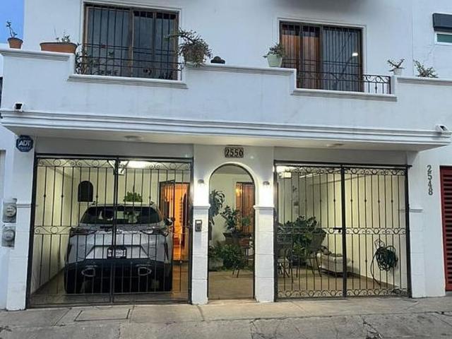 Casa en renta Privada Paseo Los Robles, Country Álamos, Culiacán Rosales, Culiacán, Sinaloa, 80100, Mex