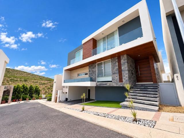 Casa en renta Privada Tres Marias, San Luis Potosí, Municipio De San Luis Potosí, San Luis Potosí, 78295, México