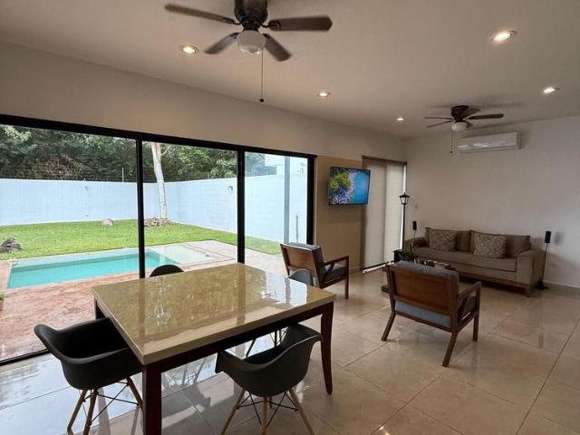 CASA EN RENTA, PRIVADA ZELENA, NORTE MÉRIDA, 3 HABITS, AMUEBLADA