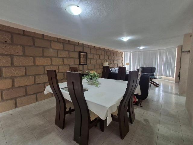 Casa en Renta Querétaro Amueblada en villas fontana. 4 recamaras. Atras uteq