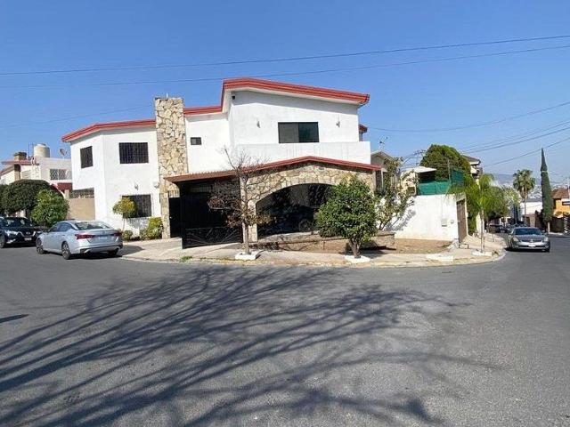 Casa en renta Quinta Avenida 98 102, Cumbres Primer Sector, Monterrey, Nuevo León, 64638, Mex