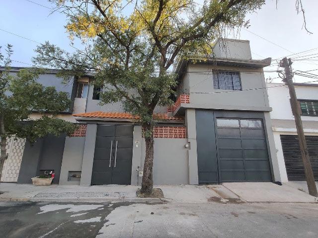 CASA EN RENTA RECIEN REMODELADA, SAN PEDRO GARZA GARCIA, N.L