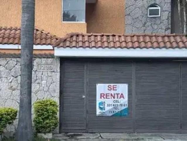 CASA EN RENTA REMODELADA EN PASEOS DEL SOL