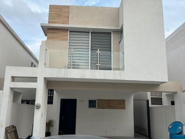 CASA EN RENTA RESIDENCIAL APODACA AMUEBLADA