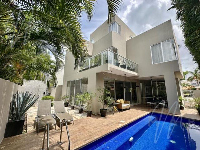 Casa en renta Residencial Cumbres, Cancún