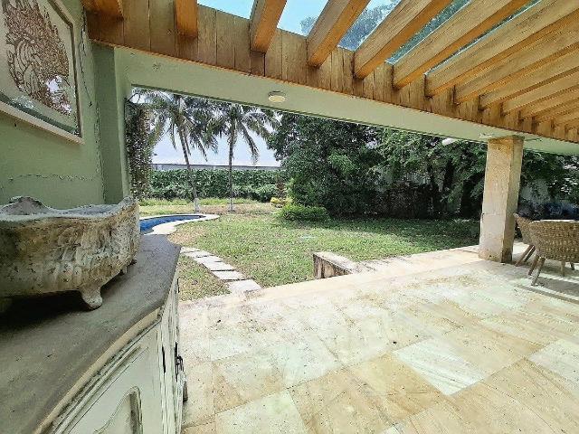 Casa en RENTA residencial con alberca y amplios jardines