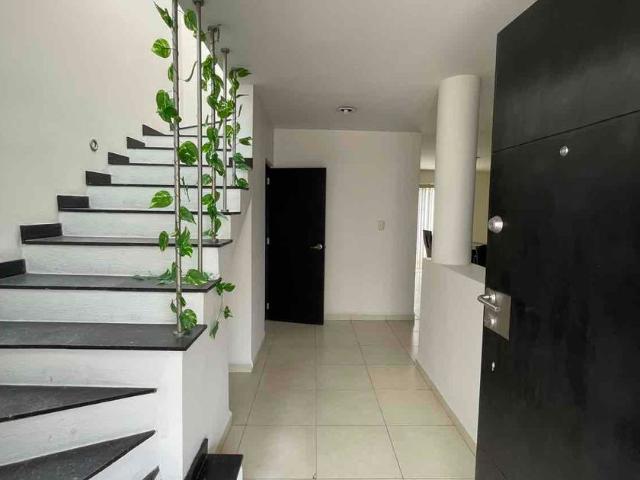 Casa en renta Residencial Galerias, Avenida Leona Vicario, Los Rangeles, Salamanca, Guanajuato, México