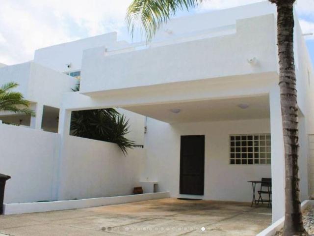 Casa en renta Residencial Isla Azul, Avenida Huayacán, Cancún, Quintana Roo, México